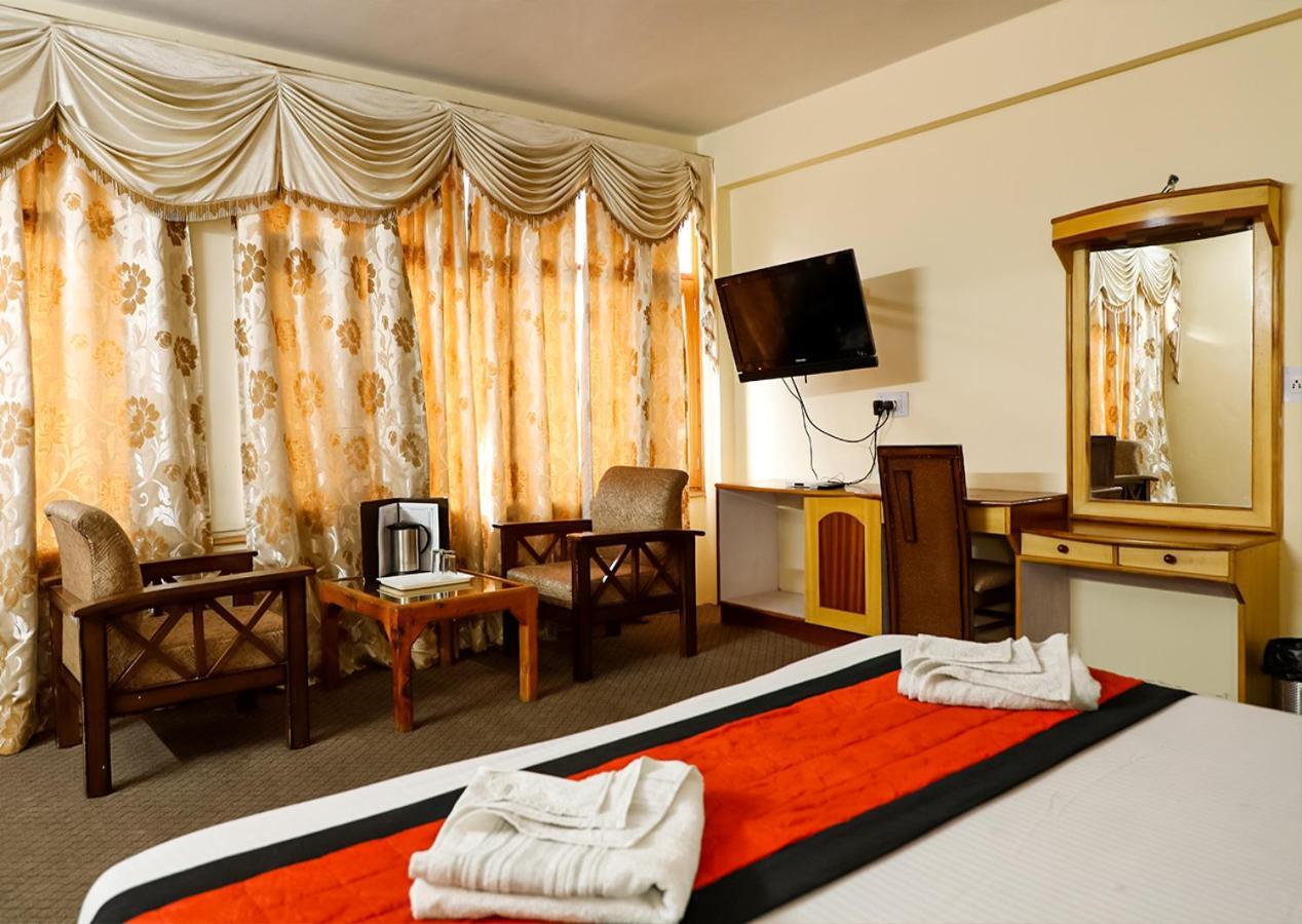 Hotel Nitesh Manāli Eksteriør bilde